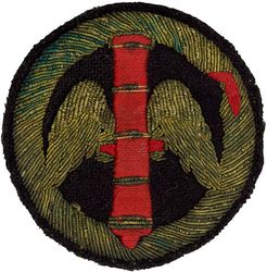 Attack Squadron 105 (VA-105) 
Established as Attack Squadron ONE HUNDRED FIVE (VA-105) "Mad Dogs" on 1 May 1952. Disestablished on 1 Feb 1959. The first squadron to be assigned the designation VA-105.

Insignia approved on 2 Mar 1953. “Mad Dog” insignia disapproved on 7 Oct 1952 but used by the squadron through 1958.

Douglas AD-1/4/ 4NA/ 6 Skyraider
