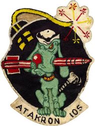 Attack Squadron 105 (VA-105) 
Established as Attack Squadron ONE HUNDRED FIVE (VA-105) "Mad Dogs" on 1 May 1952. Disestablished on 1 Feb 1959. The first squadron to be assigned the designation VA-105.

Insignia approved on 2 Mar 1953. “Mad Dog” insignia disapproved on 7 Oct 1952 but used by the squadron through 1958.

Douglas AD-1/4/ 4NA/ 6 Skyraider

Japanese made
