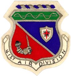 41st Air Division
Designated 41 Air Division (Defense), and organized, on 1 Mar 1952. Redesignated 41 Air Division on 18 Mar 1955. Discontinued, and inactivated, on 15 Jan 1968.

Emblem approved on 30 Apr 1958.

