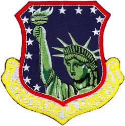 48th Tactical Fighter Wing
Translation: STATUE DE LA LIBERTE = The Statue of Liberty
