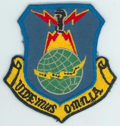 55th Strategic Reconnaissance Wing
Translation: VIDEMUS OMNIA = We See All
